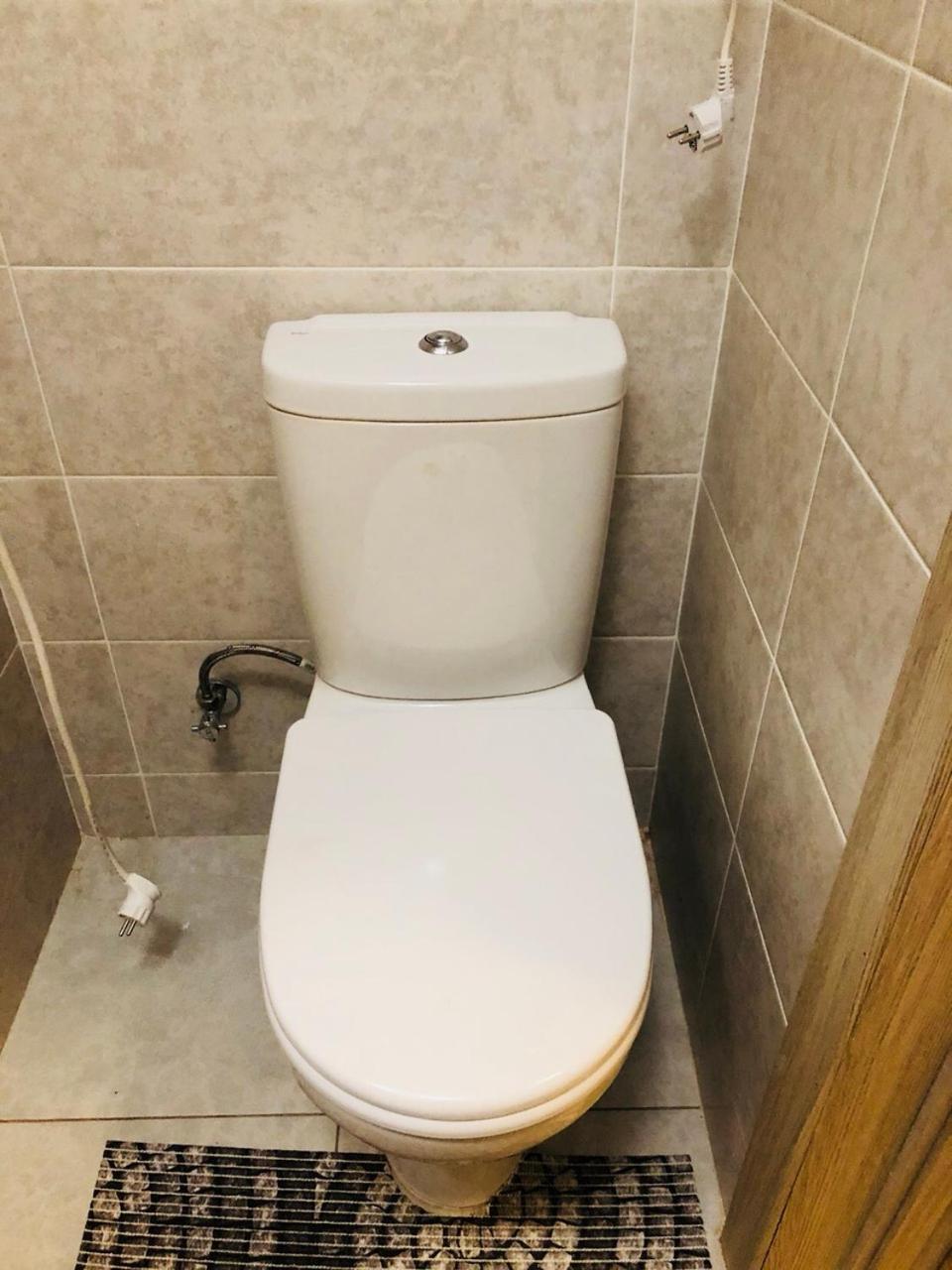 Comfortable Apartment near Metro Charkiv Esterno foto