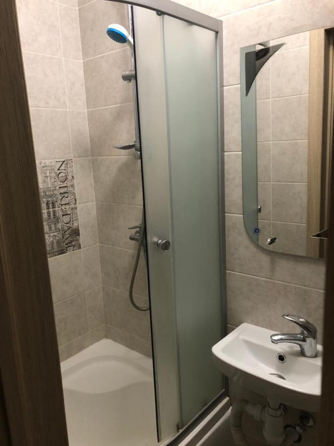 Comfortable Apartment near Metro Charkiv Esterno foto